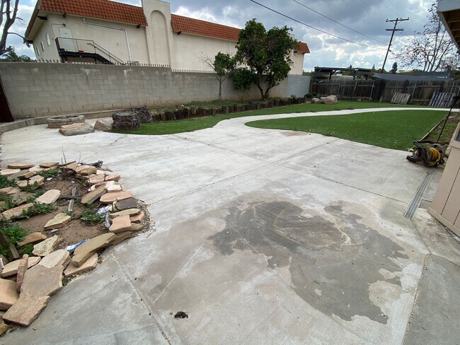 Building Photo - Granite Hills 4 Bedroom Home!