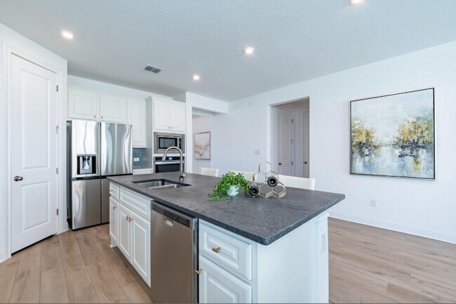 Building Photo - 1040 Villa Rialto View