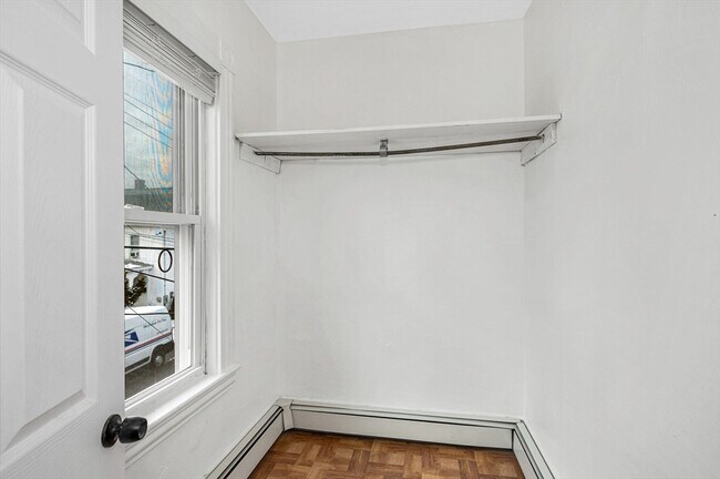 Building Photo - 220 Concord St