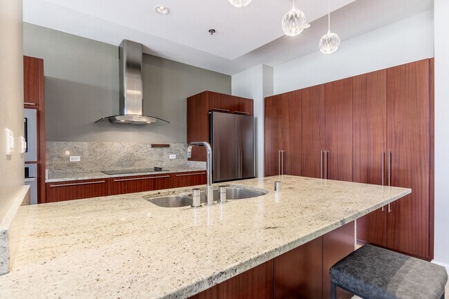 Building Photo - 4471 Dean Martin Dr