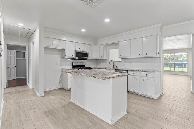 Building Photo - 10906 Keese Dr