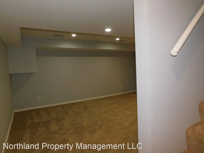Building Photo - 2 br, 2.5 bath House - 1505 Kent #2