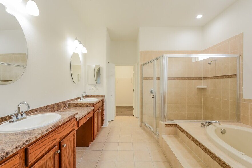 Building Photo - 12450 Duckett Ct