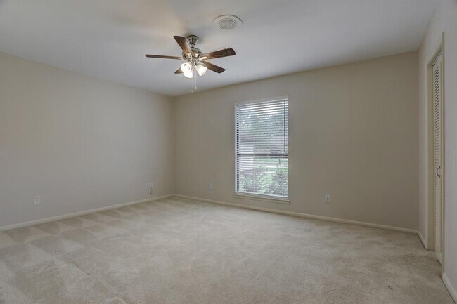 Building Photo - 2307 Fairway Cir