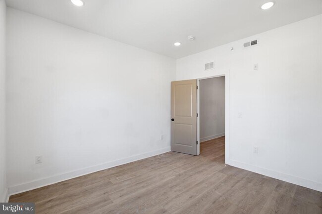 Building Photo - 669 N 39th St
