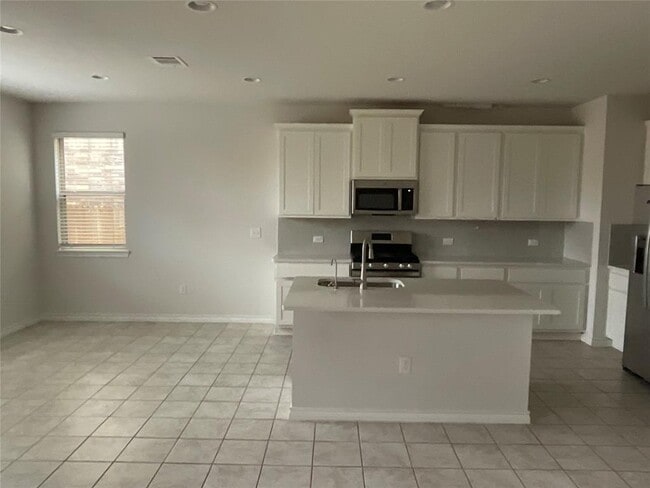 Building Photo - 7601 Albany Dr