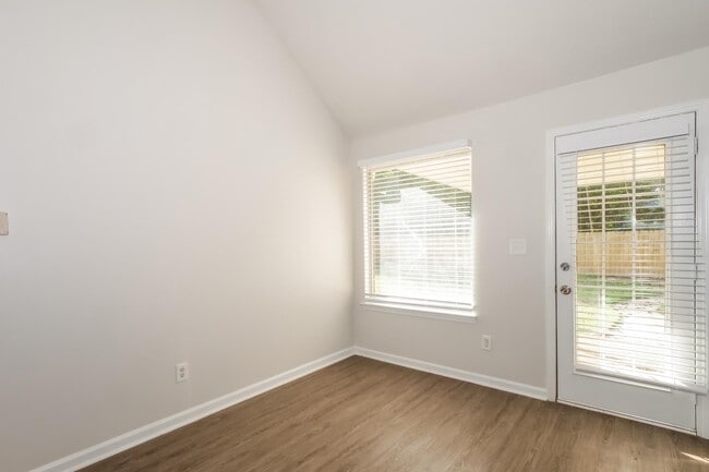 Building Photo - 4451 Lunsford Dr