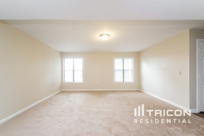 Building Photo - 3833 Greenbrook Dr
