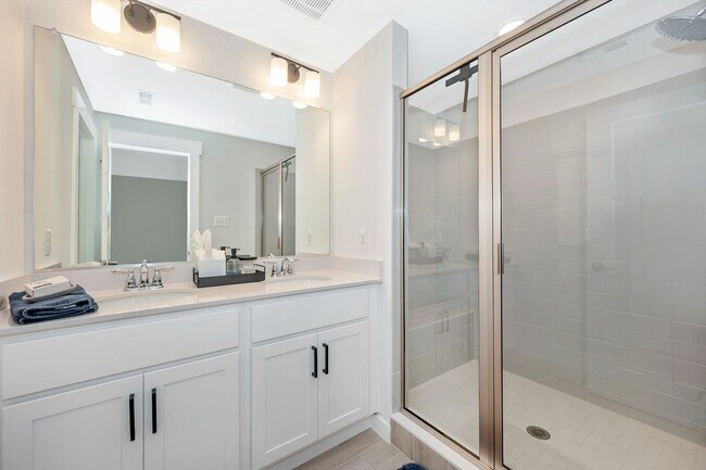 Building Photo - The Enclave At Gambrill View