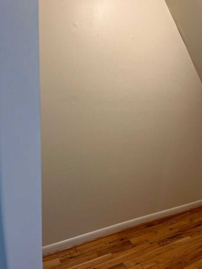 Building Photo - 2 Wimbledon Ln