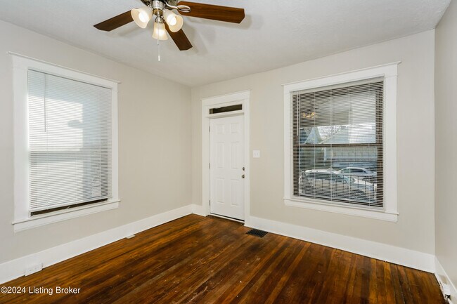 Building Photo - 2133 W Lee St