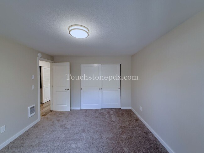 Building Photo - 119 SE Sweetbriar Ln