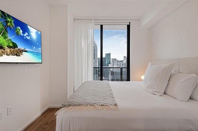 Building Photo - 398 NE 5th St