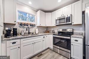 Building Photo - 2501 Fairway Oaks