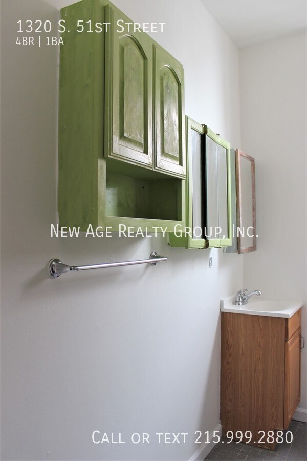 Building Photo - 1320 S 51st St