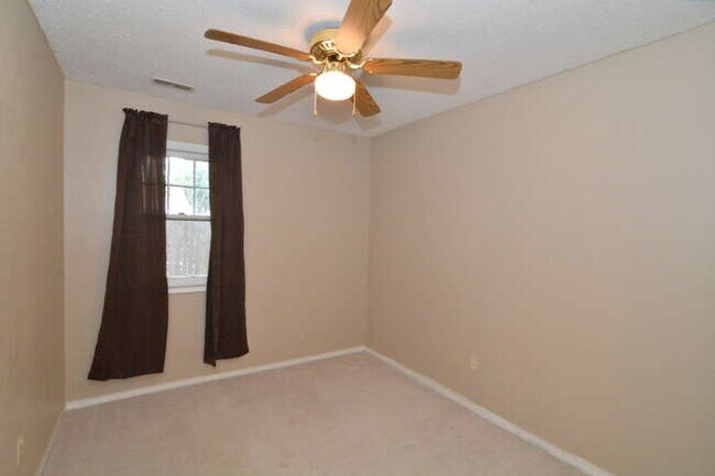 Building Photo - 1020 Tealwood Dr