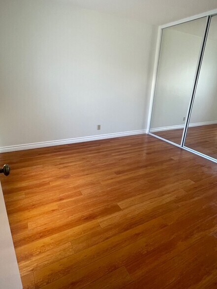Mirrored closets 2nd bedroom - 10512 Sunland Blvd