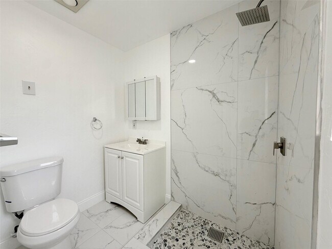 Building Photo - 1850 Rodman St