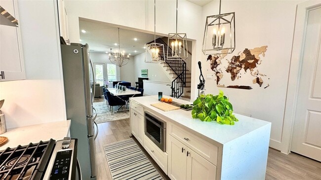 Building Photo - 1216 W 21st St