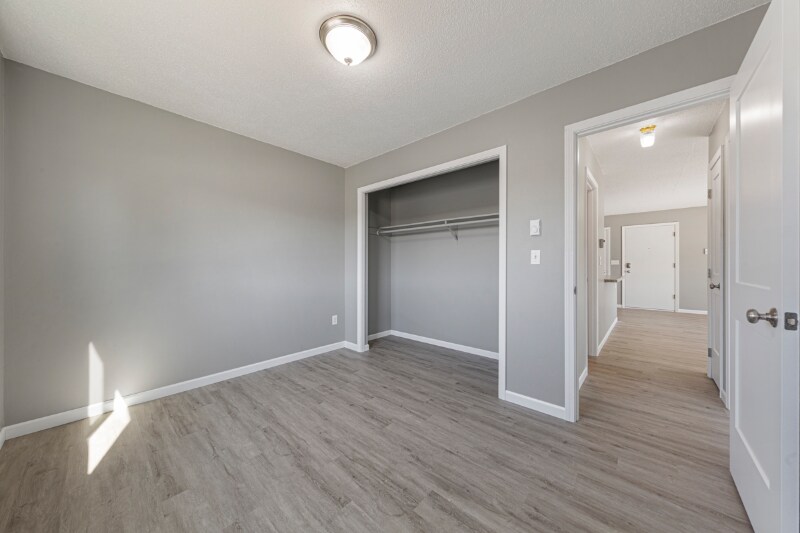 Building Photo - 1402 Division St W