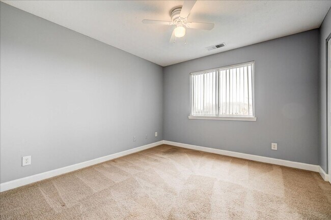 Building Photo - 3 bedroom 2 Bath Large Apartment Home $1,569/mo Rent