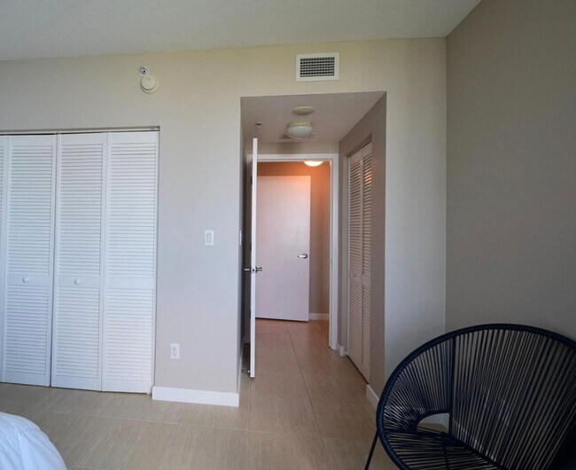 Building Photo - Two-Bedroom Residence with Bay and River V...