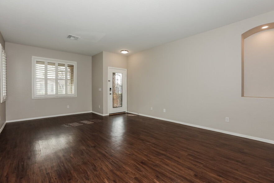 Building Photo - 18682 E Lark Dr