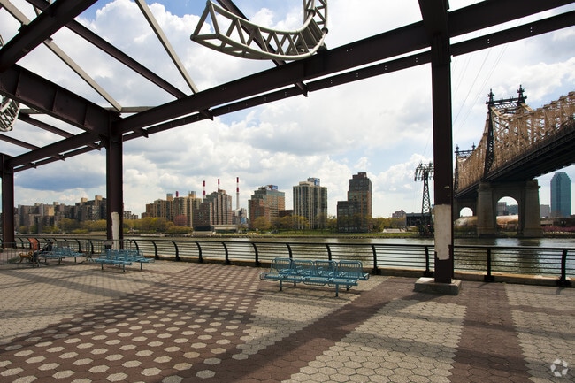 Building Photo - Riverwalk Landing