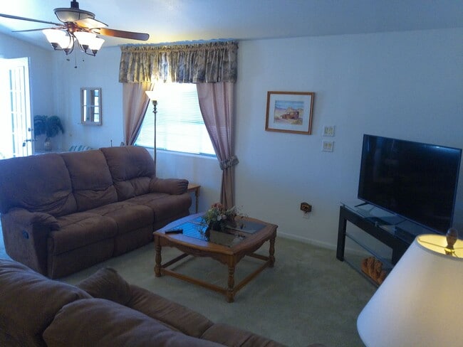 Building Photo - WInter Rental Oct to April 2026
