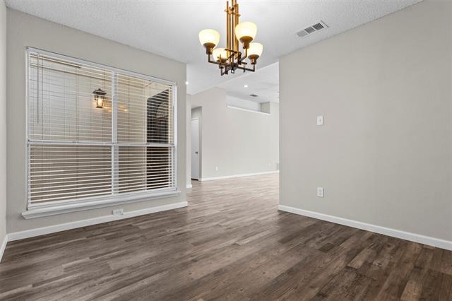 Building Photo - 2847 Red Oak Dr