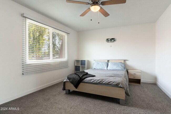 Building Photo - 4004 N Granite Reef Rd