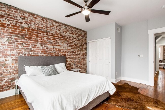 Building Photo - 1013 E Rich St