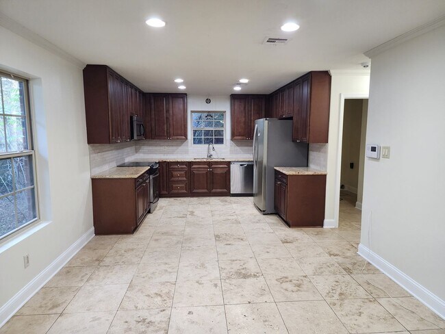 Building Photo - Charming 3-bedroom, 2-bathroom home