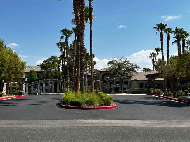 Building Photo - Summerlin 2 Bedroom Condo