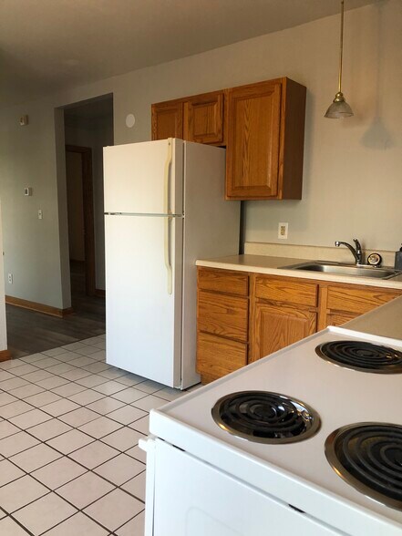 Building Photo - 102 Parade St