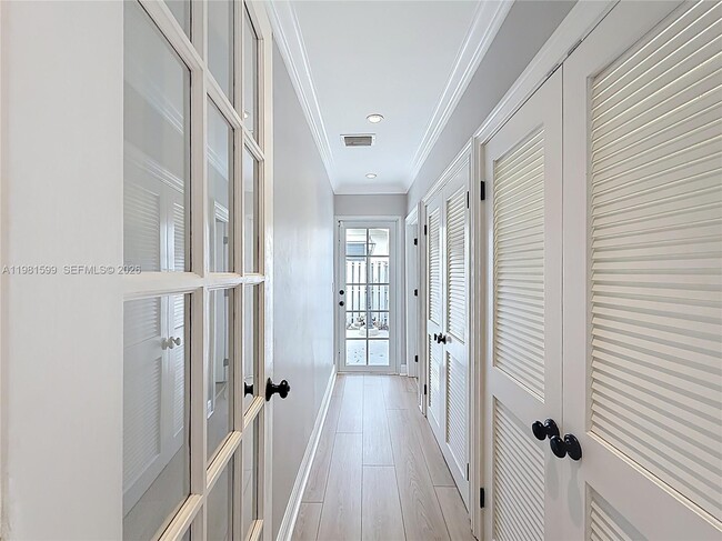 Building Photo - 2533 NE 21st Terrace