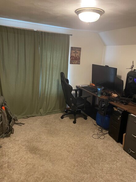 Building Photo - 521 N Badger Ave