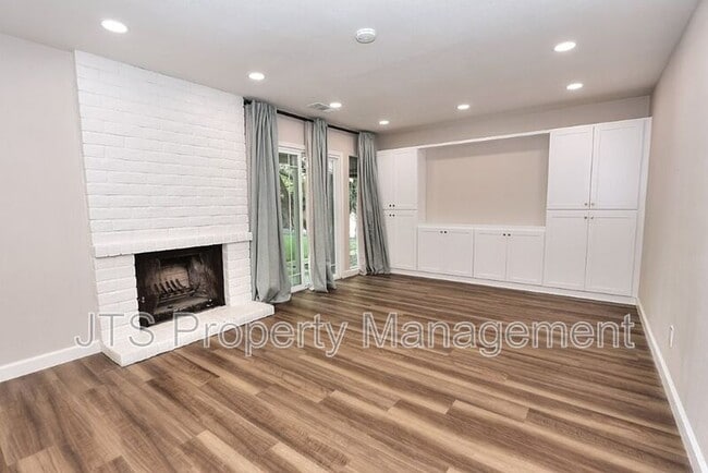 Building Photo - 3160 Watt Ave