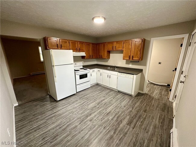 Building Photo - 221 Brunswick Dr