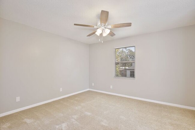 Building Photo - Cozy 2/2.5 Spacious Townhome with 2 Master...