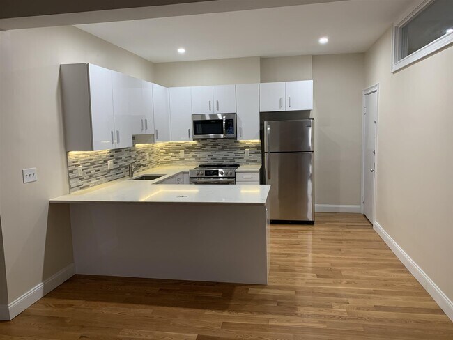 Primary Photo - 285 Harvard St