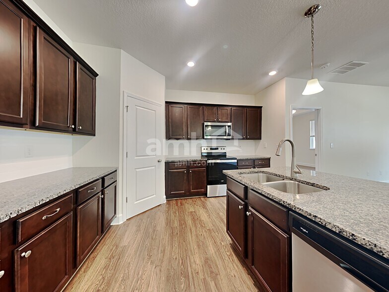 Building Photo - 105 Moultrie Crossing Ln