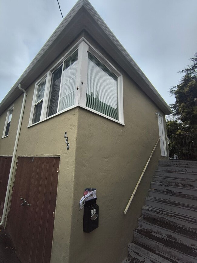 Building Photo - Newly Remodeled Spacious 1BD/1BTH Located In Hayward Near Mission Blvd!!!