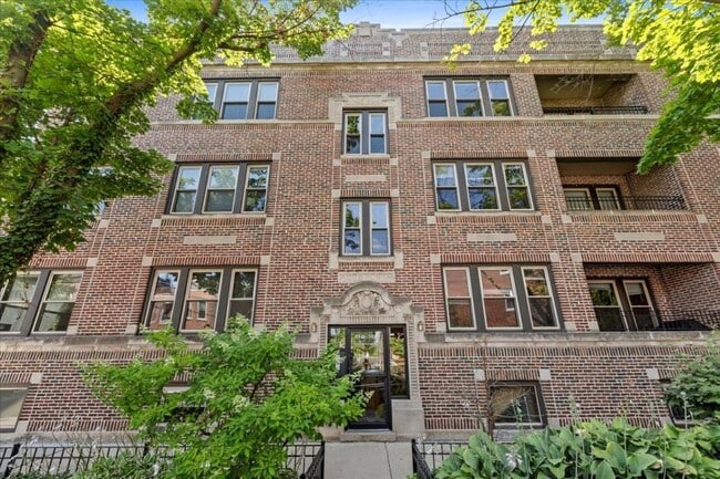 Building Photo - 5 bedroom in Chicago IL 60657