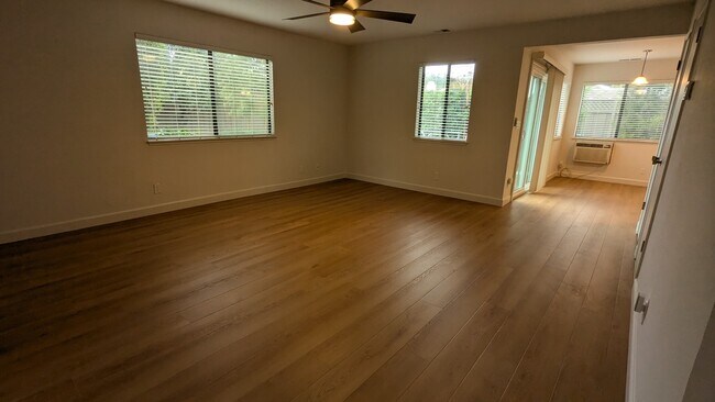 Building Photo - 16395 E La Chiquita Ave