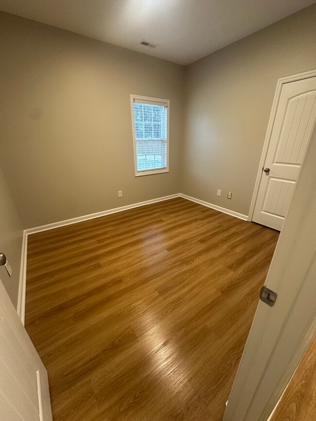 Building Photo - 104 Hooks Glenn Dr