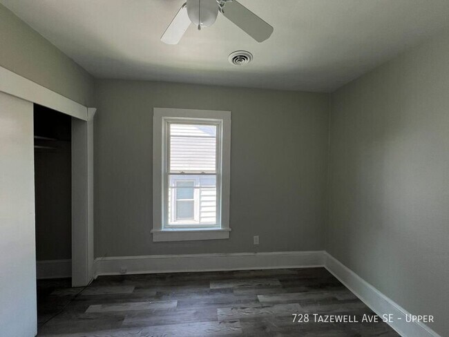 Building Photo - 728 Tazewell Ave SE