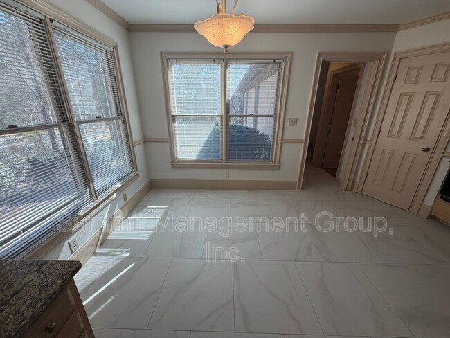 Building Photo - 2405 Twin Creek Ct SW