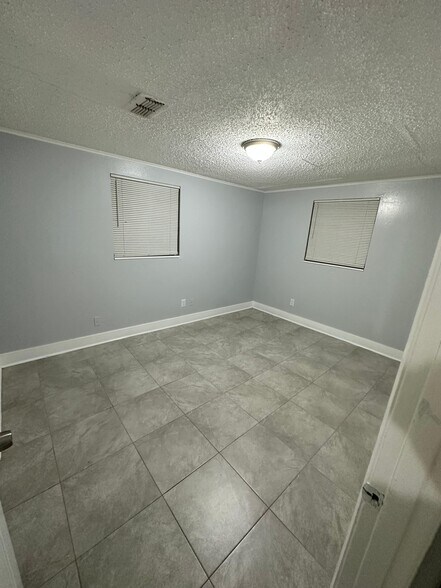 Building Photo - 1981 Hardee St