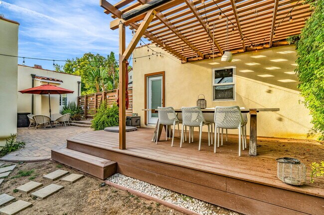 Building Photo - 5182 Ellenwood Dr